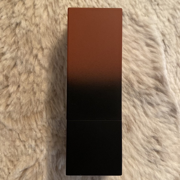 NIB Huda Beauty Interview Matte Lipstick - Picture 4 of 9